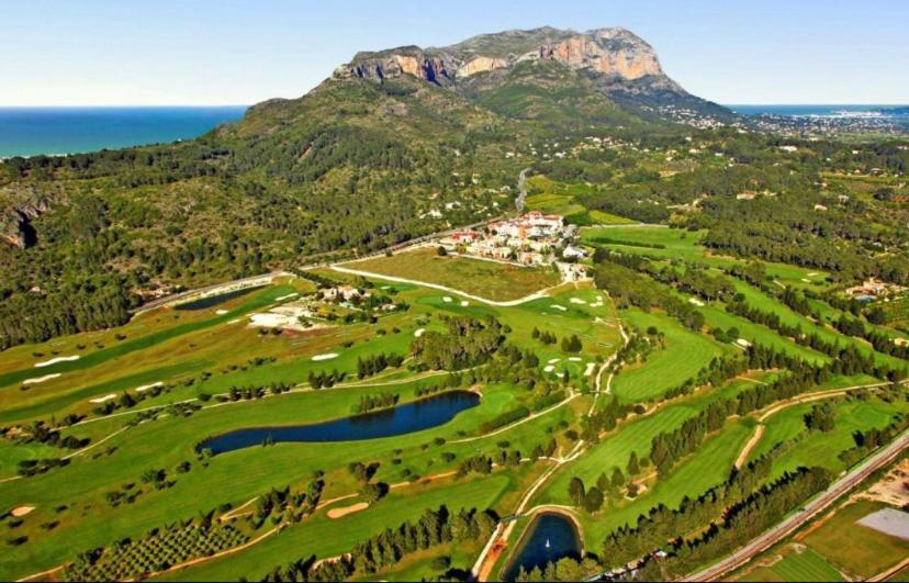 Maison Cosy Au Pied Du Golf Avec Piscine Privee Muntanya la Sella Luaran gambar
