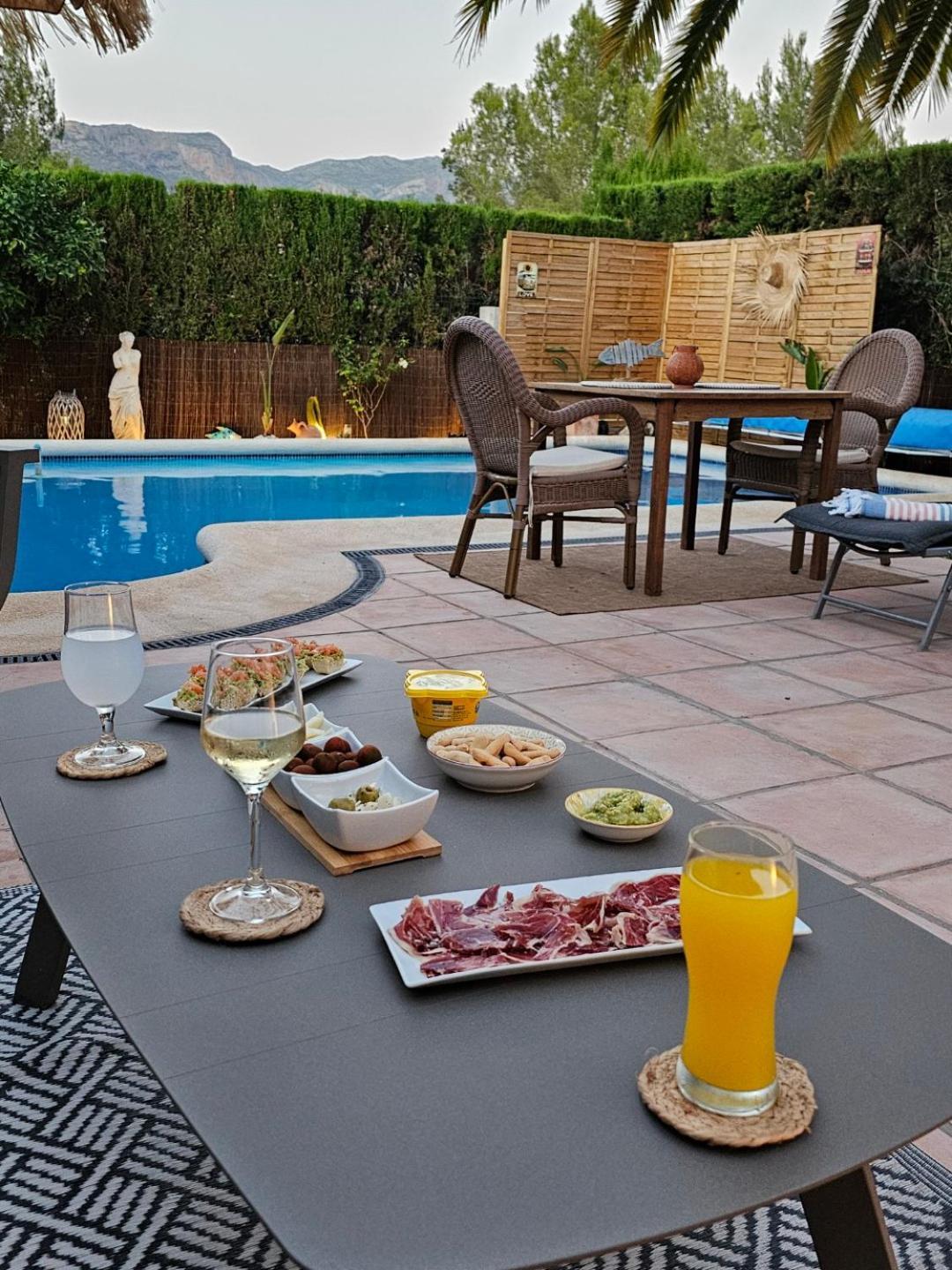 Maison Cosy Au Pied Du Golf Avec Piscine Privee Muntanya la Sella Luaran gambar